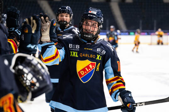 Djurgårdens Madeline Posick jublar