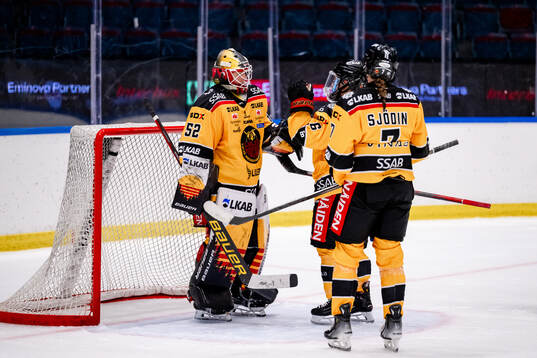 Luleås målvakt Sara Grahn jublar