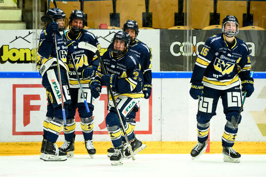 HV71s Rachel Weiss jublar