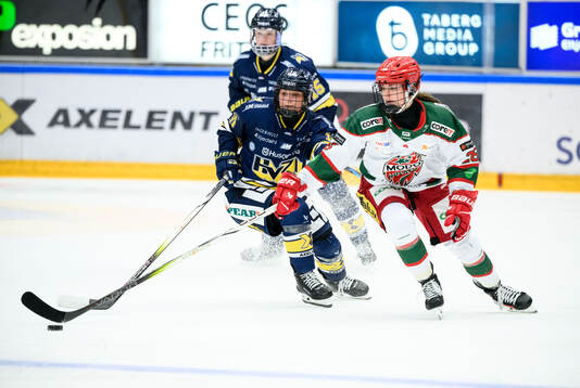 HV71s Tea Løkke Nyberg och Modos Brooke Mcquigge