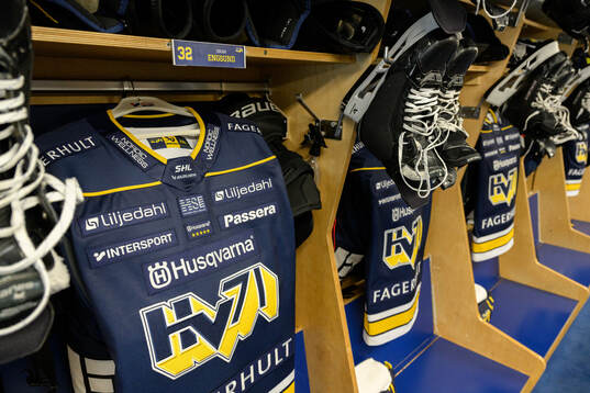 Oscar Engsunds tröja i HV71s omklädningsrum