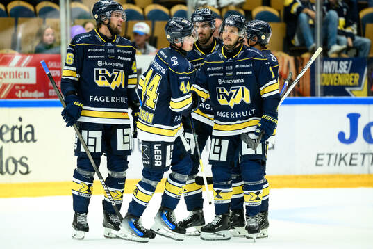 HV71s Hugo Fransson jublar