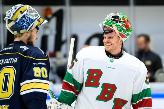 HV71s målvakt Frederik Dichow och Rögles målvakt