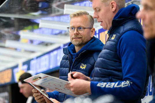 HV71s assisterande tränare Johan Davidsson
