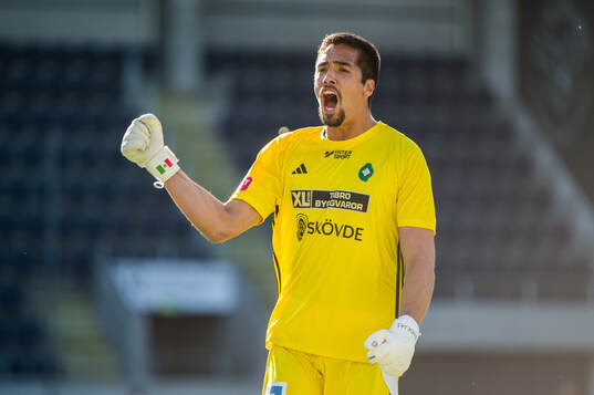Skövde AIKs Adrian Zendejas jublar