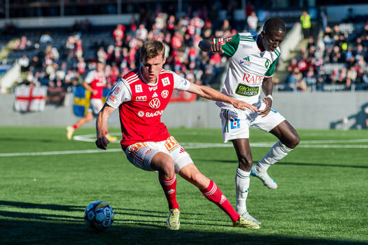 Sandvikens IFs Daniel Söderberg och Skövde AIKs Mamadou