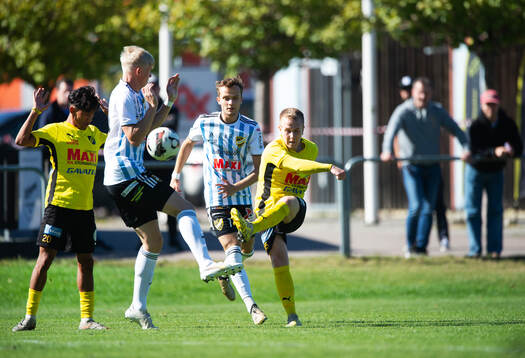 Lödde avlossar skott matchen i division 2 mellan IF Lödde