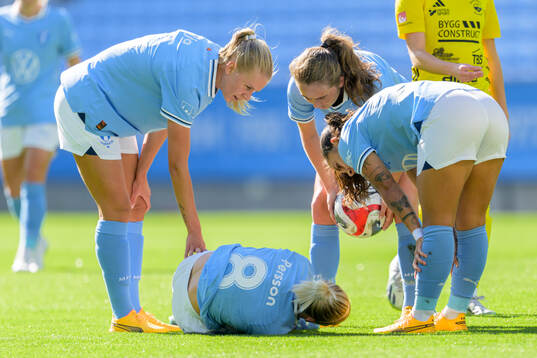 Malmö FFs Mia Persson har ont