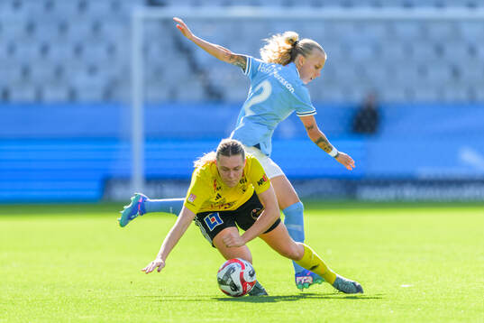 Gamla Upsalas Moa Andersson och Malmö FFs Nathalie Hoff