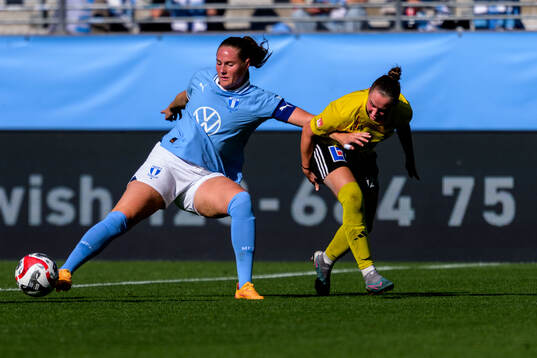 Malmö FFs Linnea Svensson och Gamla Upsalas Sofia Paulsson