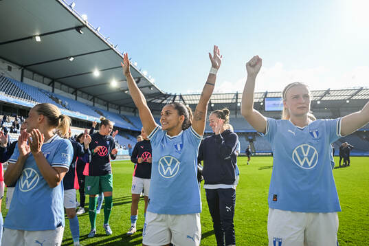 Malmö FFs Ana Mafalda Ferreira Barboz  jublar med publiken