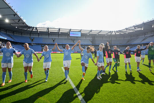 Malmö FFs spelare jublar med publiken