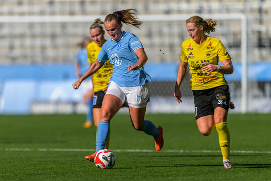 Malmö FFs Lovisa Gustafsson och Gamla Upsalas Julia