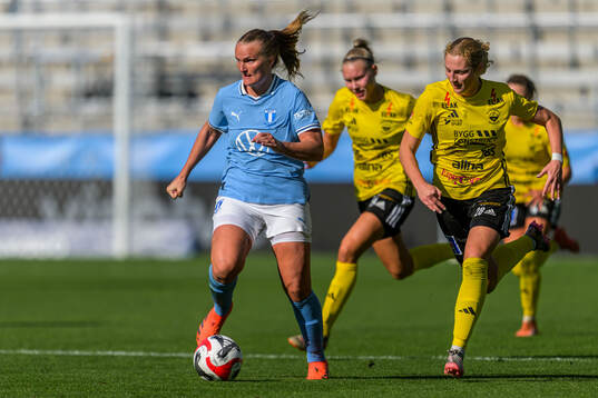 Malmö FFs Lovisa Gustafsson och Gamla Upsalas Julia