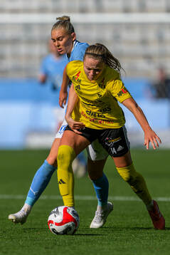 Gamla Upsalas Ebba Costow och Malmö FFs Beatrice Persson