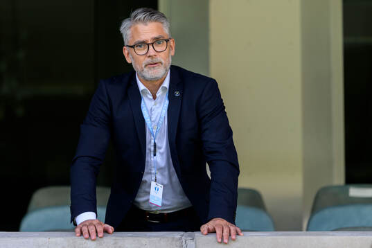 Malmö FFs vd Niclas Carlnen på läktaren