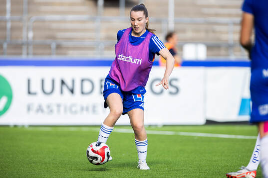 IFK Norrköpings Carrie Jones på uppvärmningen
