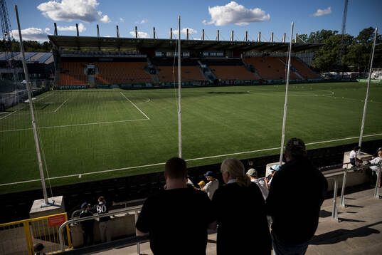 Ett säkerhetsnät på långsidan på Hitachi Arena