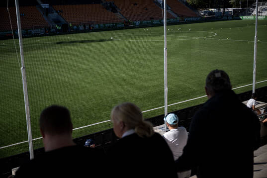 Ett säkerhetsnät på långsidan på Hitachi Arena