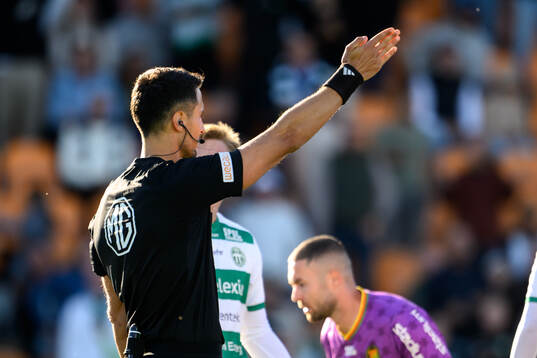 Domare Adi Aganovic dömer bort Västerås 3-3 mål