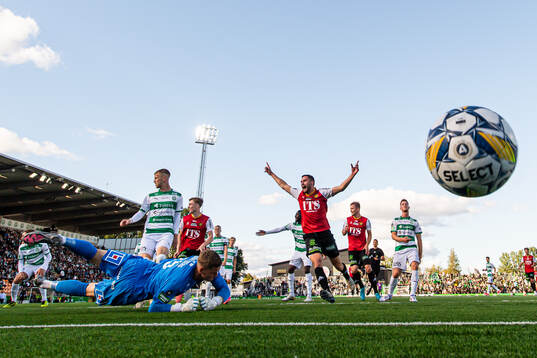 Bläddra bland fler bilder av Fotboll, Allsvenskan, Västerås - GAIS