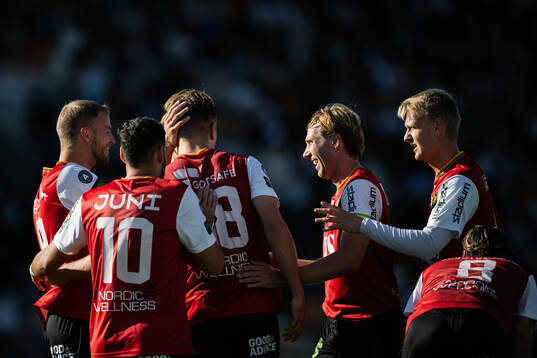 GAIS Alexander Ahl Holmström jublar med August Wängberg