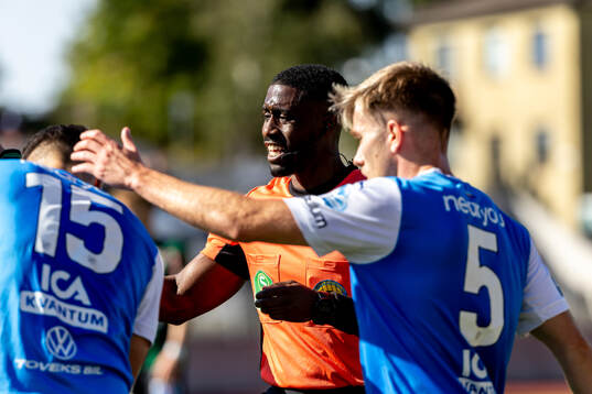 Domare Fredrik Oppong