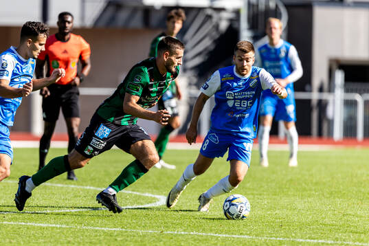 Varbergs Erion Sadiku och IK Oddevolds Oscar Iglicar