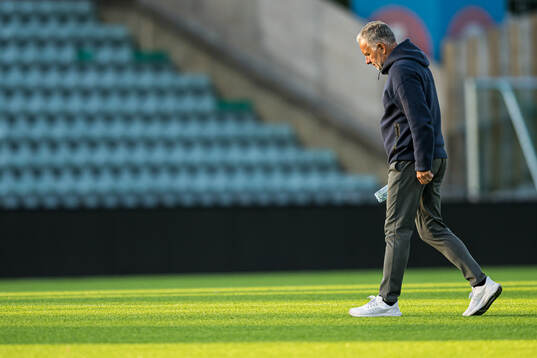 Jan Jönsson, head coach of Stabæk, looks dejected