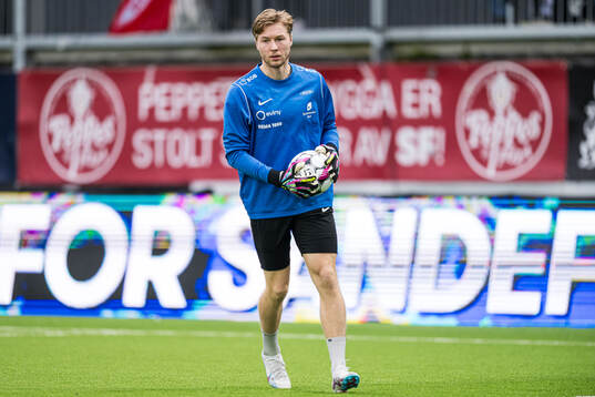 Mathias Dyngeland of Brann warms up