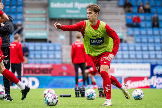 Felix Horn Myhre of Brann warms up