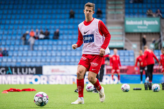 Sander Erik Kartum of Brann warms up