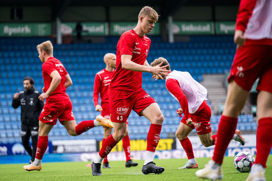 Rasmus Holten of Brann warms up
