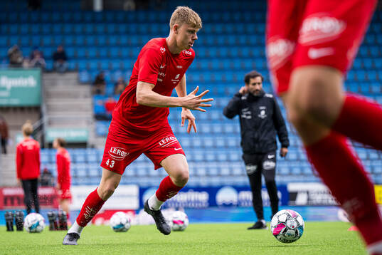 Rasmus Holten of Brann warms up