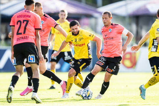 Elfsborgs Arber Zeneli och Halmstads Joel Allansson