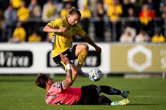 Elfsborgs Niklas Hult och Halmstads Gabriel Wallentin
