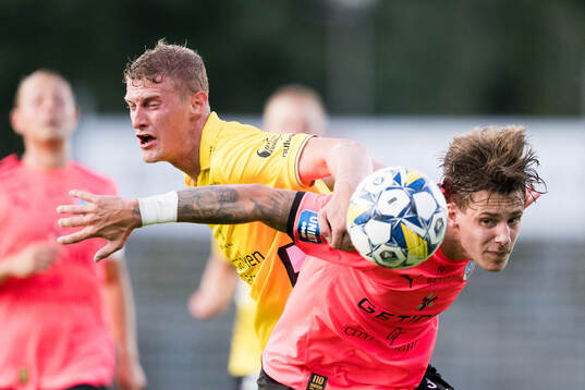 Elfsborgs Emil Holten och Halmstads Gabriel Wallentin
