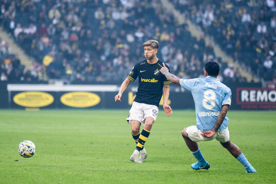 AIKs Anton Salétros och Malmö FFs Sergio Pena