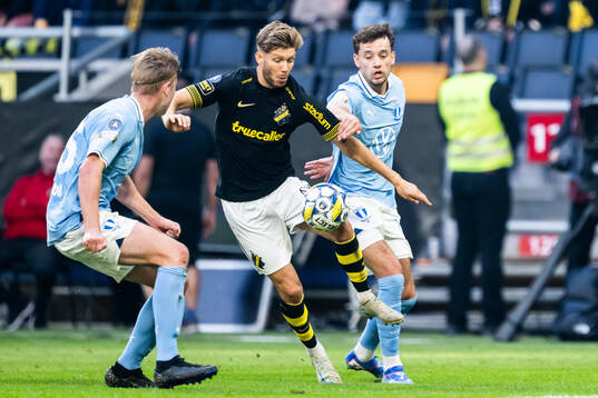 AIKs Anton Salétros mot Malmö FFs Colin Rösler
