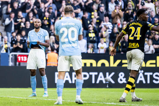 Malmö FFs Isaac Kiese Thelin deppar
