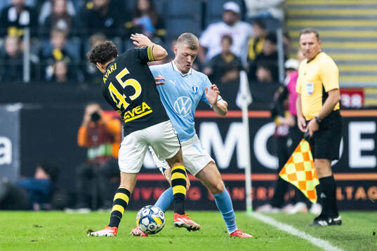 AIKs Taha Ayari och Malmö FFs Sebastian Jörgensen