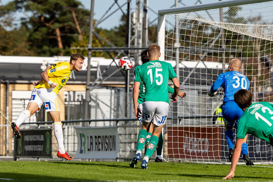 Falkenbergs Hugo Tilly gör 1-0 bakom Jönköpings Södras