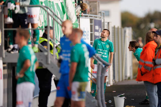 Jönköpings Södras Linus Lyck pratar med supportrarna