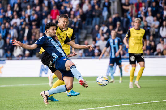 Djurgårdens Deniz Hummet gör 1-1 målet