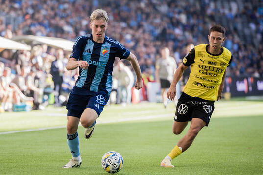 Djurgården Santeri Haarala och Mjällbys Nicklas Røjkjær