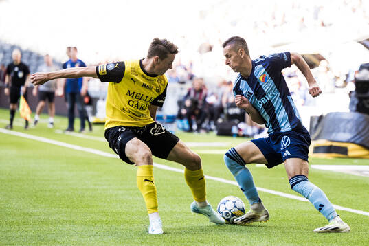 Mjällbys Elliot Stroud och Djurgårdens Haris Radetinac
