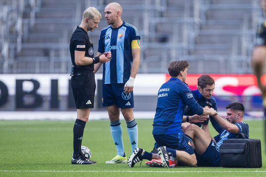 Djurgården Besard Sabovic har ont