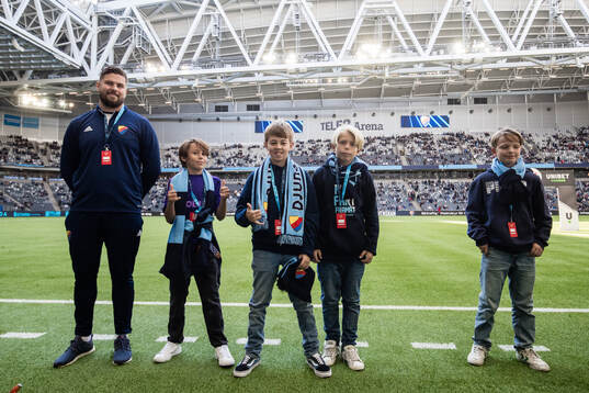 Unga supportrar till Djurgården