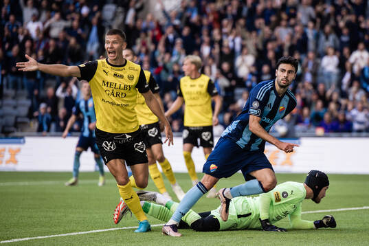Mjällbys Arvid Brorsson reagerar