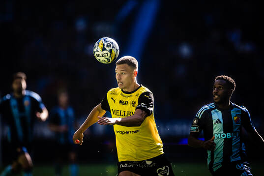 Mjällbys Arvid Brorsson och Djurgårdens Tokmac Nguyen